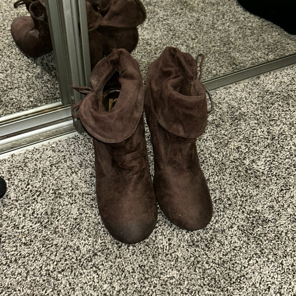 Suede Brown boots - size 9
